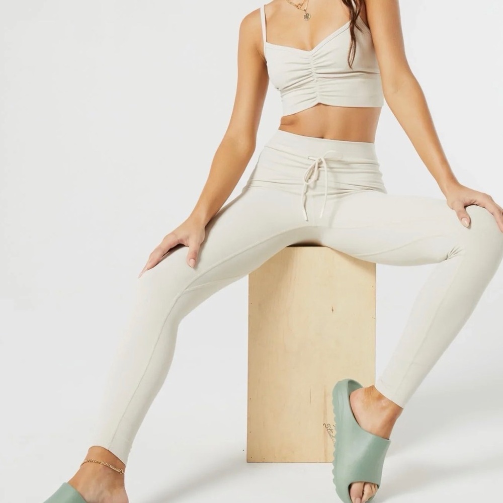L Space turner legging and matching bra top in Bone size med